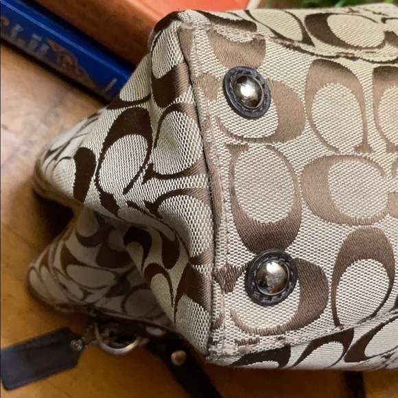 Signature Coach Brown Shoulder Bag - Picture 13 of 16